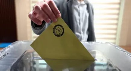 İran’da halk cumhurbaşkanlığı seçimlerinin ikinci turu için sandık başında