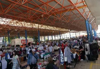 İzmir'de 2. El Eşya ve Antika Pazarı yoğun ilgi görüyor