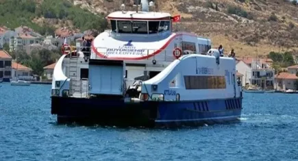 İzmir vapur seferlerine şiddetli rüzgar engeli