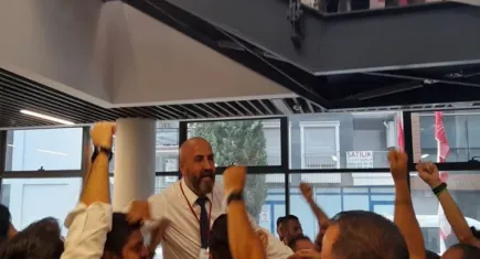 CHP Karabağlar’da nefes kesen yarışın galibi Sözüpek!