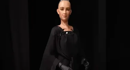 Oğuzhan Uğur, yapay zekayı konuk olarak programına çıkardı. Yapay zeka Robot Sophia'dan şaşırtan cevaplar!