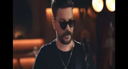 Oğuzhan Uğur’dan ‘Anlamı Yok’ şarkısı