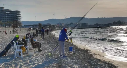 Çeşme’de 4. Surfcasting Balık Turnuvası başlıyor