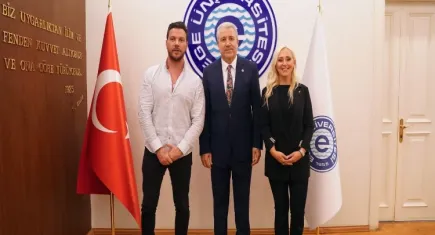 EÜ İletişim Fakültesinde açılış dersi yoğun katılımla gerçekleştirildi