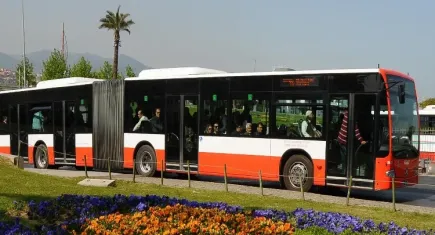 Soyer duyurdu: 65 yaş üstüne ücretsiz ulaşım sürecek!