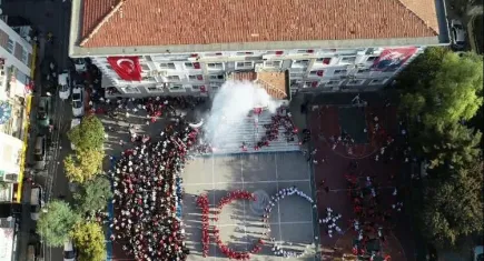 Makbule Süleyman Alkan Ortaokulu’nda 29 Ekim coşkusu