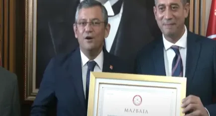 Mazbatasını aldı basın mensuplarına seslendi: PM’de basına özel gündem