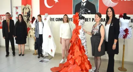Ege Üniversitesi'nde “Kâğıdın Sanata Dönüşümü” sergisi