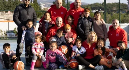Potada kalpler deprem bölgesindeki çocuklar için attı!