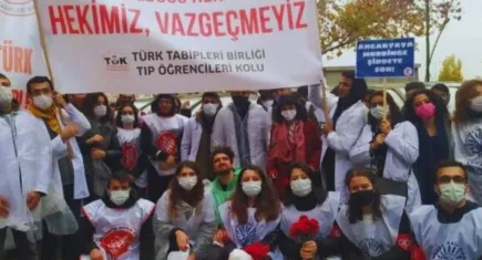 Tıp öğrencilerinin yaşadığı sorunlar hukuki bir zeminde çözüm bekliyor