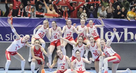 İzmir derbisini Aras Kargo kazandı