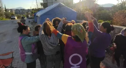 Haydi kadınlar, savunmaya!