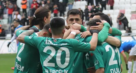 Karşıyaka'dan evinde sevindiren galibiyet