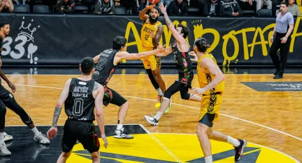 Bornova Belediyesi Karşıyaka 10.sıraya geriledi