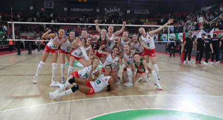 Voleybolda İzmir derbisi: Karşıyaka, Aras Kargo'yu ağırlıyor