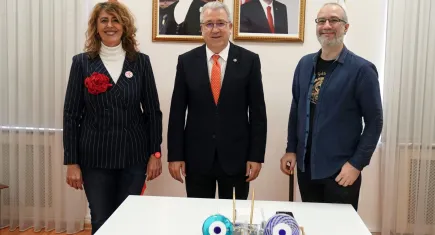 Egeli Sinemacı Akademisyene ödül