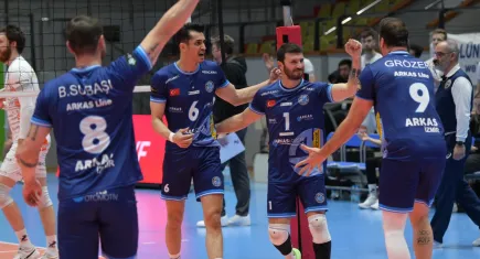 Arkas Spor final yolunda
