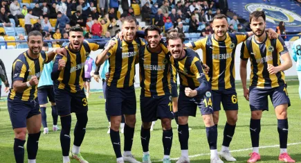Menemen FK, lideri mağlup etti