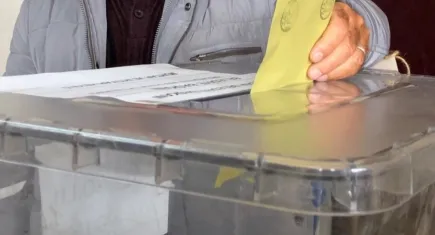 Son anket sonuçları… İzmir’de kararsızların oranı artıyor?