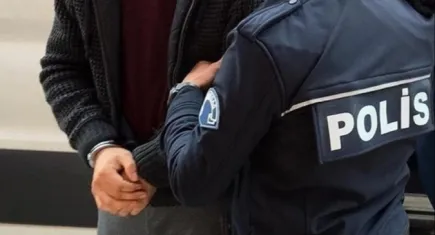 Depremzede vatandaşları ev ve araba vaadiyle dolandıranlar İzmir'de yakalandı