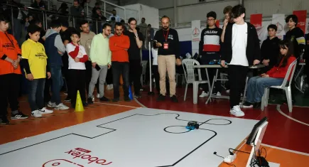 Robotex şampiyonası Karşıyaka’da devam ediyor