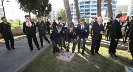 Narlıdere Belediyesi şehitleri unutmadı