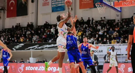 Aliağa Petkimspor, Anadolu Efes deplasmanında