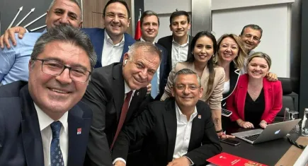 Siyasilerden tebrik paylaşımları