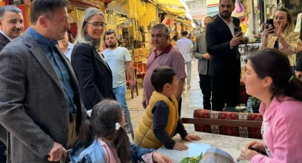 Hamza Dağ ve Ceyda Bölünmez Çankırı, Kemeraltı'nda vatandaşlarla buluştu