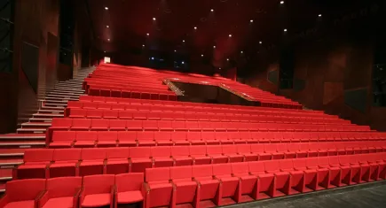 İzmir Sanat’ta bir tiyatro daha perde aralıyor: Robinson Dans Öğreniyor