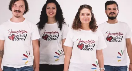 Toplum gönüllüsü gençler nelere imza attı?