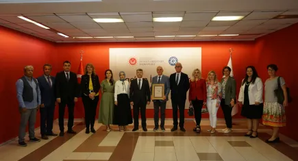 “Ege'nin İncisi İzmir Cumhuriyet'in Yansımaları” sanatseverlerle buluştu