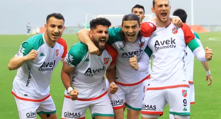 Karşıyaka'nın süper ikilisi: Enes ve Fatih performansı ile göz kamaştırıyor