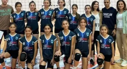 Kıbrıs’ın sokaklarında depremde hayatını kaybeden 35 çocuk anıldı