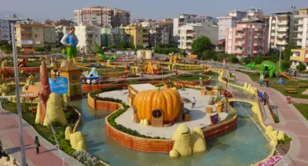 Torbalı Masal Dünyası'nda 23 Nisan şenlikleri devam ediyor