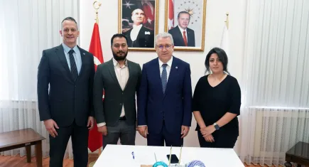 Yüzme antrenmanlarında dinletilen farklı özelliklere sahip müziklerin performansa etkisini araştıracaklar