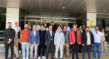 Karşıyaka Belediyesi'nde mali kriz: AK Parti'den çalışanlara destek