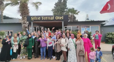 Lal Denizli, Çeşmeli annelerle bir araya geldi