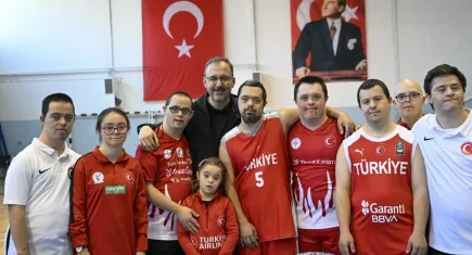 Kasapoğlu: Taşıdığı umutla çok özel bir gençliğe sahibiz