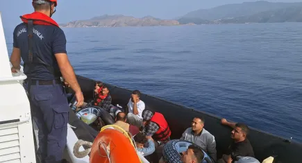 Muğla Datça’da 10 düzensiz göçmen yakalandı