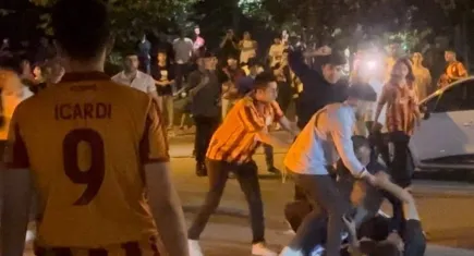Derbi sonrası sokaklarda yumruklar havada uçuştu