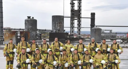 İzmir'in genç itfaiyecileri göreve hazırlanıyor