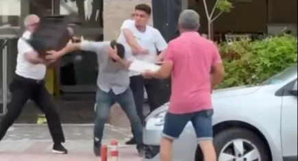Antalya'da meydan dayağı: Sandalye ve sopalar havada uçuştu