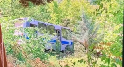Cenaze dönüşü feci kaza: Freni patlayan araç uçuruma yuvarlandı