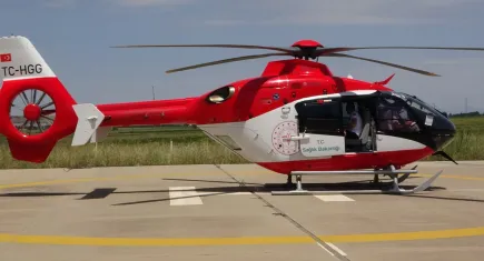 Kaynar süt kazanına düşen çocuk için ambulans helikopter havalandı