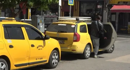 Önce taksiciyi bıçakladı sonra aynı duraktan taksi çağırdı