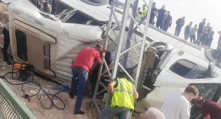 Kütahya’da yolcu minibüsü devrildi: Çok sayıda yaralı var