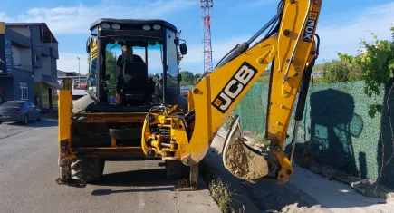 Samsun'da iş makinesinin açık bırakılan bomu yayaya çarptı