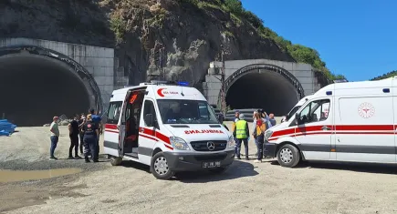 Trabzon’da tünel inşaatında iskele çöktü