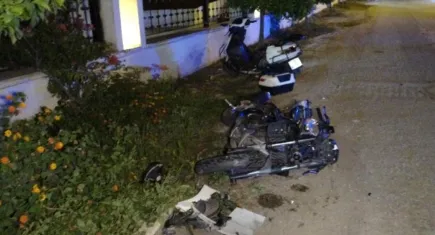 Antalya'da turistlere motosiklet çarptı: Yaralılar var